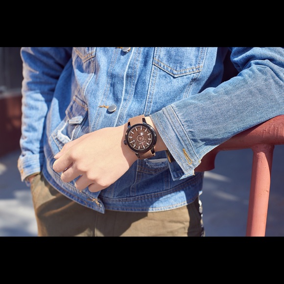 Watch - Picture 1 of 6